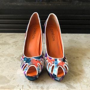 Dereon Peep Toe Sandal. Multi color.